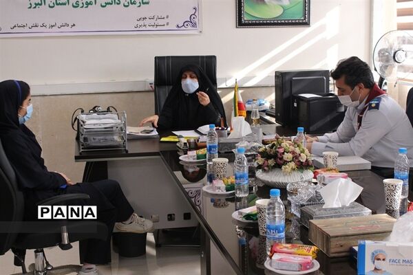 نشست نمایندگان دهمین دوره مجلس دانش آموزی استان البرز