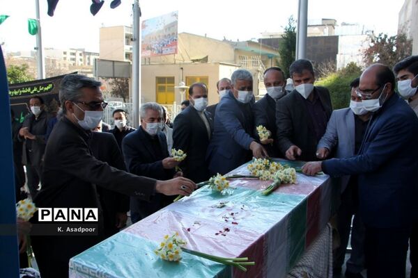 آیین تشییع پیکر شهید گمنام دفاع مقدس در اداره‌کل آموزش و پرورش فارس