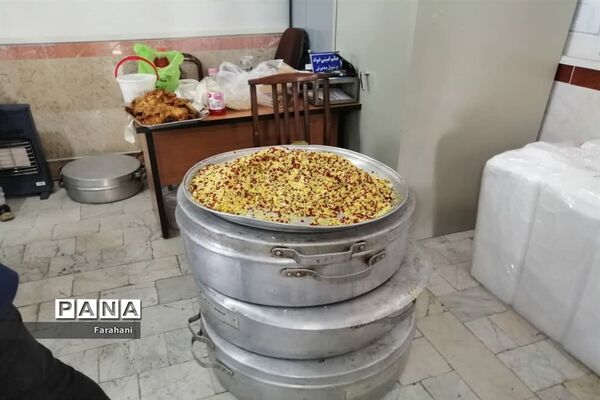 توزیع بیش از 700 پرس غذا بین مددجویان بهزیستی ورامین