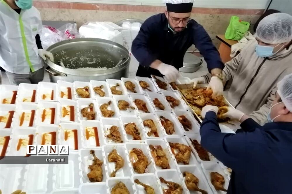 توزیع بیش از 700 پرس غذا بین مددجویان بهزیستی ورامین