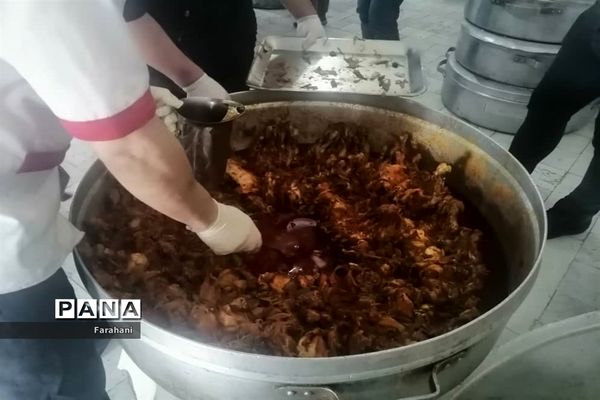توزیع بیش از 700 پرس غذا بین مددجویان بهزیستی ورامین