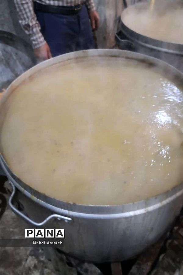 پخت غلور نذری به مناسبت شهادت حضرت فاطمه زهرا(س)درشهرستان خوسف استان خراسان جنوبی