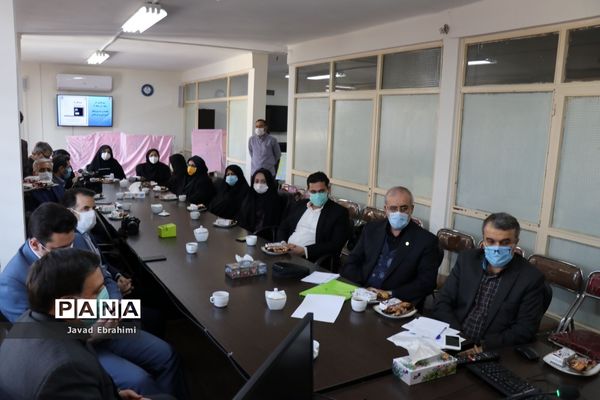 نشست معاون پرورشی  با  کارشناسان حوزه امور تربیتی، مشاوره و مراقبت در برابر آسیب‌های اجتماعی خراسان رضوی