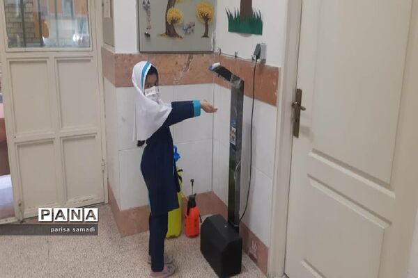 حضور دانش‌آموزان  و هنر‌آموزان در مدارس منطقه 13