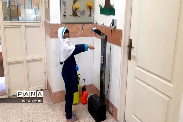 حضور دانش‌آموزان  و هنر‌آموزان در مدارس منطقه 13
