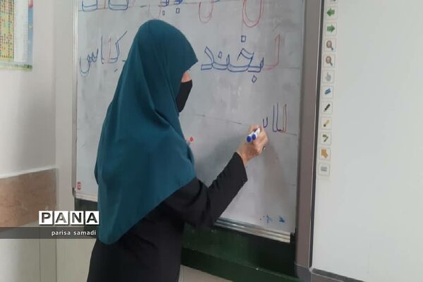 حضور دانش‌آموزان  و هنر‌آموزان در مدارس منطقه 13