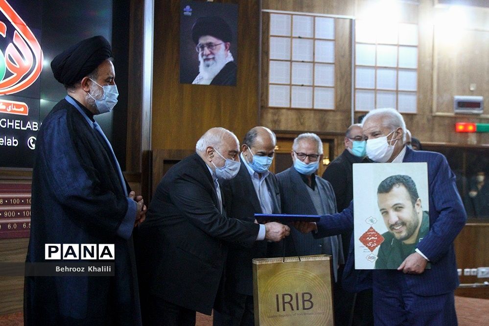 آیین افتتاح رادیو انقلاب