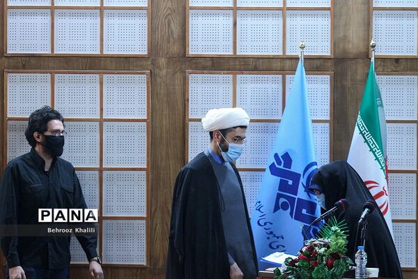 آیین افتتاح رادیو انقلاب
