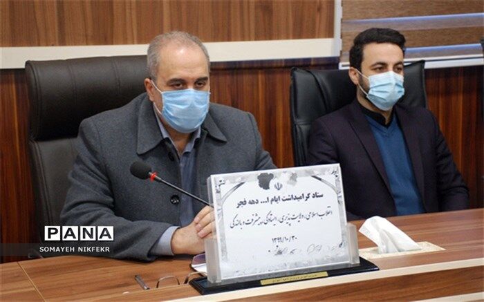 با برگزاری  جشن‌های  ایام دهه‌فجر،  شناخت و معرفت نوجوانان  میهن را نسبت به انقلاب اسلامی افزایش می‌دهیم