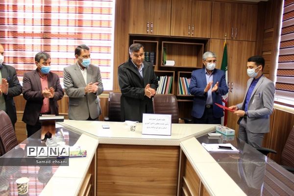 اعطای اعتبارنامه و حکم مشاوردانش آموزی به رئیس جدید مجلس دانش آموزی کهگیلویه و بویراحمد