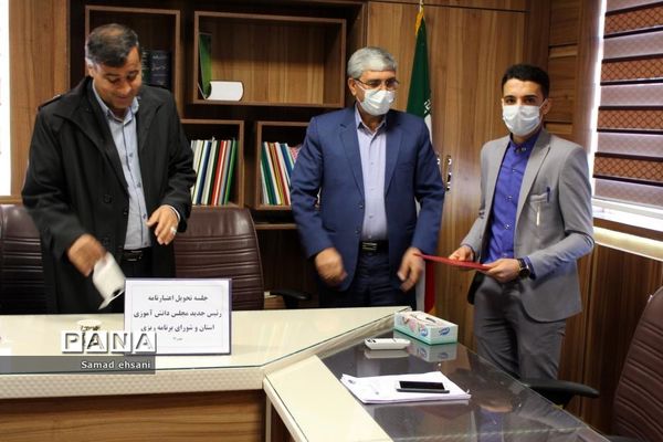اعطای اعتبارنامه و حکم مشاوردانش آموزی به رئیس جدید مجلس دانش آموزی کهگیلویه و بویراحمد