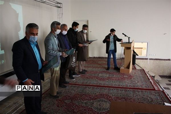 تجلیل از برگزیدگان مسابقات قرآنی و فرهنگی هنری در ابرکوه