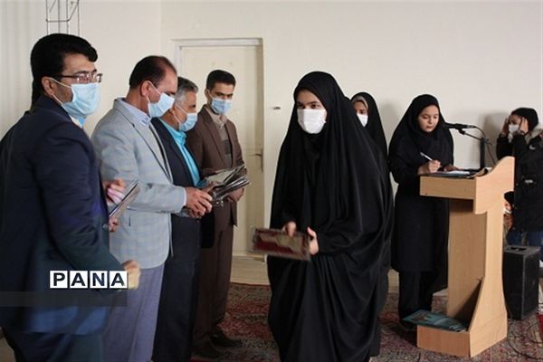 تجلیل از برگزیدگان مسابقات قرآنی و فرهنگی هنری در ابرکوه