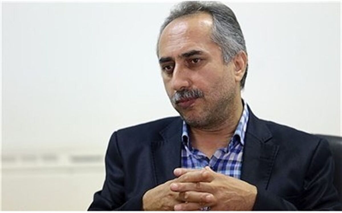 تمام قد دست در دست تئاتر ایستاده‌ایم