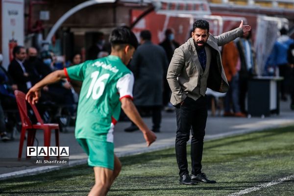 دیدار تیم های فوتبال هنرمندان و کودکان کار