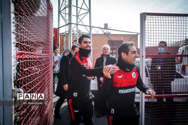 دیدار تیم های فوتبال هنرمندان و کودکان کار