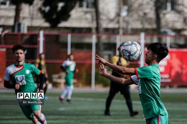 دیدار تیم های فوتبال هنرمندان و کودکان کار