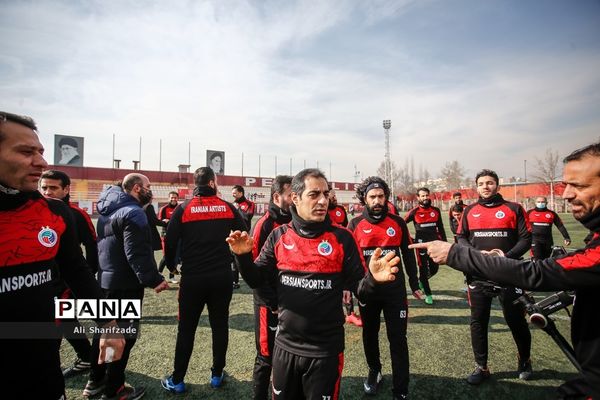 دیدار تیم های فوتبال هنرمندان و کودکان کار