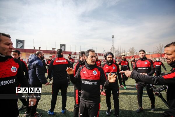 دیدار تیم های فوتبال هنرمندان و کودکان کار