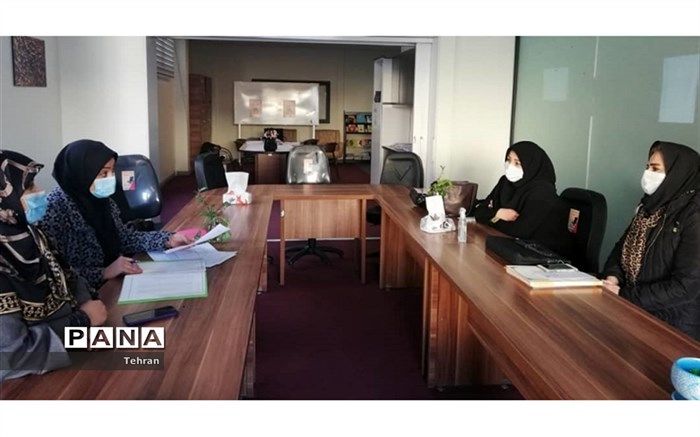 بازدید کارشناس مقطع اول متوسطه منطقه ۳، از چگونگی اجرای برنامه ویژه دبیرستان سهام خیام