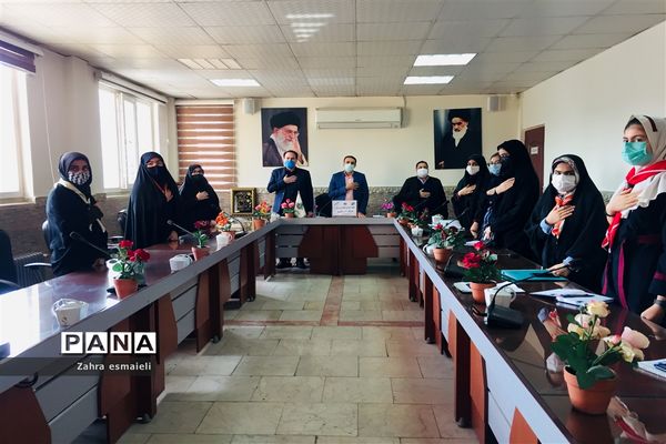 جلسه آموزشی دانش‌آموزان پیشتاز در قرچک