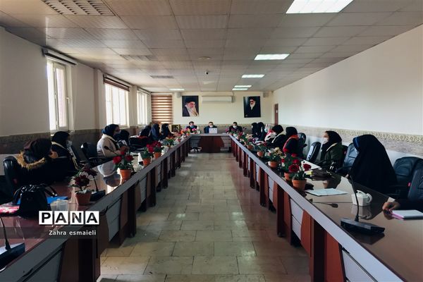 جلسه آموزشی دانش‌آموزان پیشتاز در قرچک