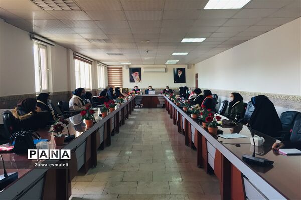 جلسه آموزشی دانش‌آموزان پیشتاز در قرچک