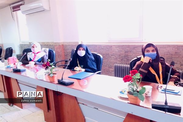 جلسه آموزشی دانش‌آموزان پیشتاز در قرچک