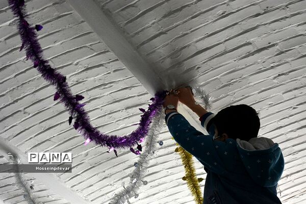 تزئین سالن دبیرستان شهید نواب صفوی بیرجندبرای دهه فجر