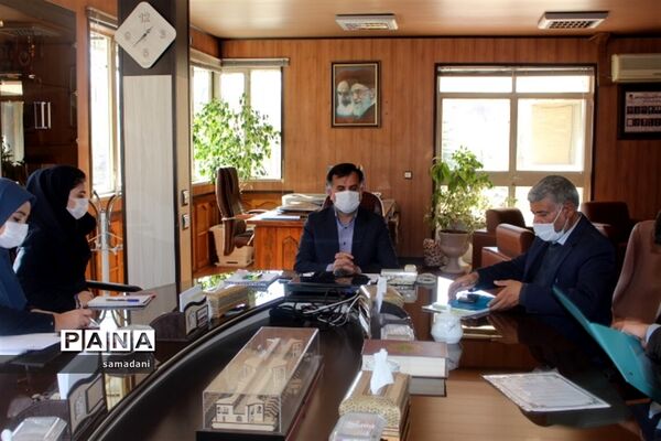 دیدار اعضای مجلس دانش آموزی با مدیر کل آموزش و پرورش استان اصفهان
