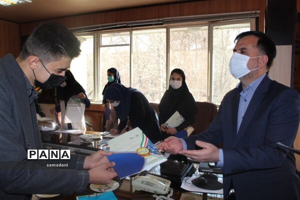 دیدار اعضای مجلس دانش آموزی با مدیر کل آموزش و پرورش استان اصفهان