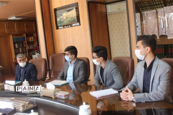 دیدار اعضای مجلس دانش آموزی با مدیر کل آموزش و پرورش استان اصفهان