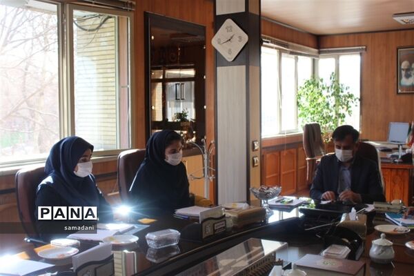 دیدار اعضای مجلس دانش آموزی با مدیر کل آموزش و پرورش استان اصفهان