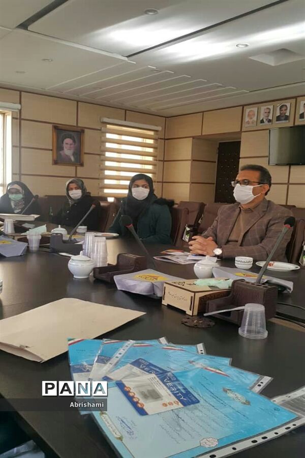 مراسم تقدیر از دانش آموزان پژوهنده ناحیه یک همدان