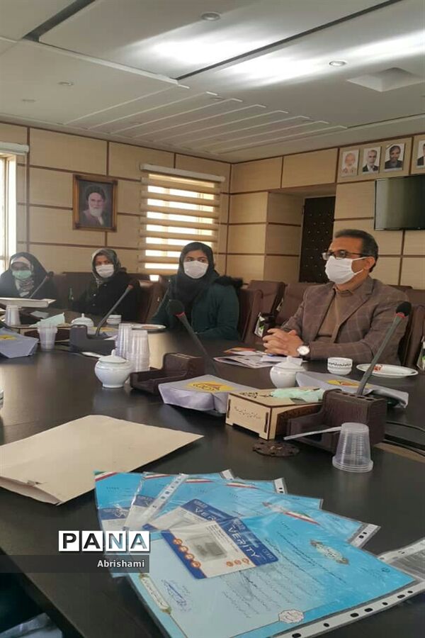 مراسم تقدیر از دانش آموزان پژوهنده ناحیه یک همدان