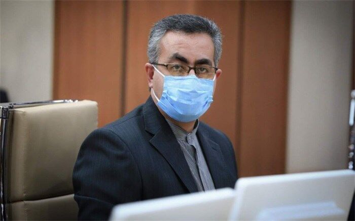 سیدعلیرضا مرند، رییس فرهنگستان علوم پزشکی و کیانوش جهانپور در پنجره باز حضور دارند