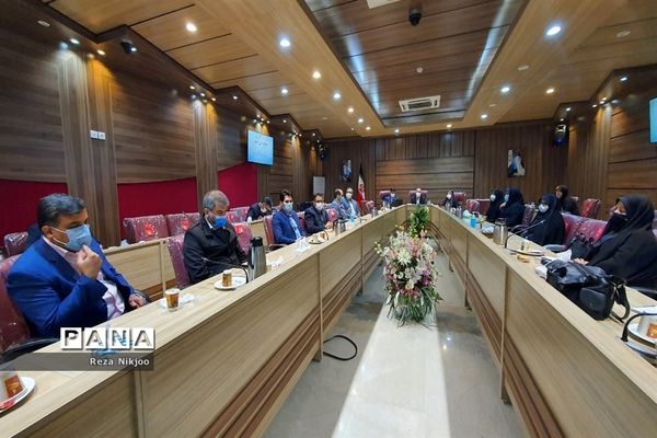 نشست هم اندیشی مدیران متوسطه بهارستان یک در اردوگاه شهید منتظری شهریار