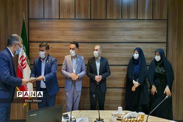 نشست هم اندیشی مدیران متوسطه بهارستان یک در اردوگاه شهید منتظری شهریار