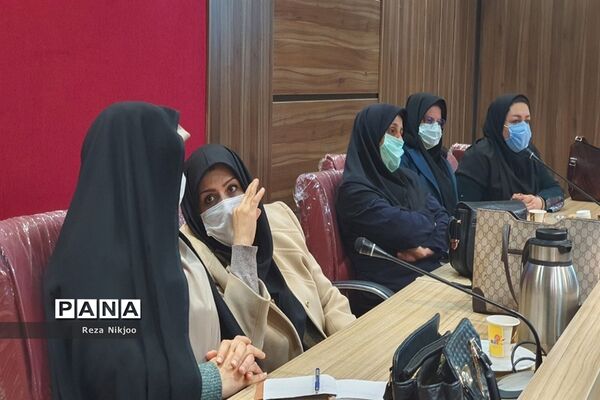 نشست هم اندیشی مدیران متوسطه بهارستان یک در اردوگاه شهید منتظری شهریار