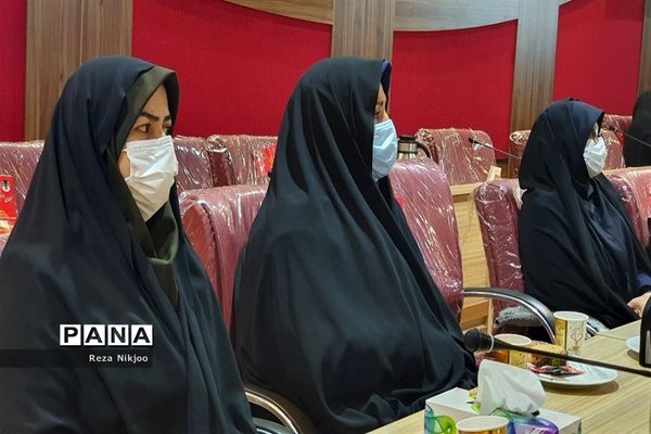 نشست هم اندیشی مدیران متوسطه بهارستان یک در اردوگاه شهید منتظری شهریار