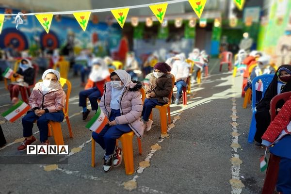 نواخته شدن زنگ انقلاب در منطقه 13 شهر تهران