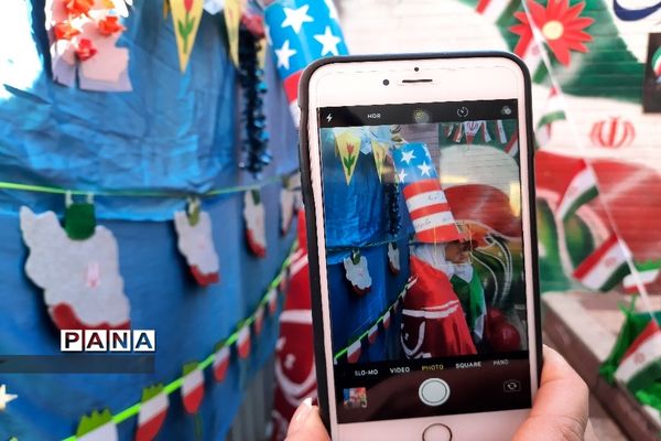 نواخته شدن زنگ انقلاب در منطقه 13 شهر تهران