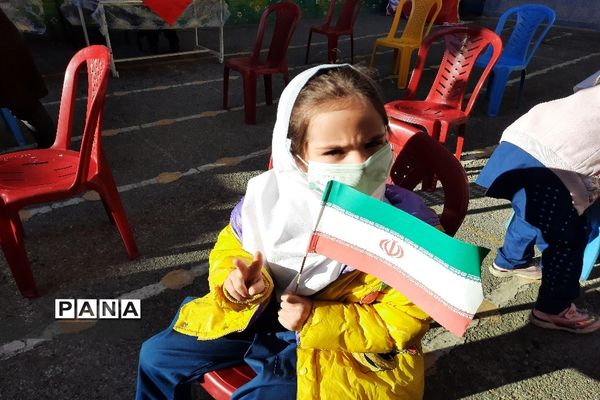 نواخته شدن زنگ انقلاب در منطقه 13 شهر تهران