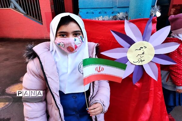 نواخته شدن زنگ انقلاب در منطقه 13 شهر تهران