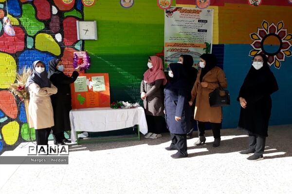 نواختن زنگ انقلاب در مدارس شهرستان امیدیه