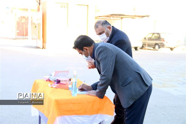 نواختن زنگ انقلاب در مدارس شهرستان امیدیه