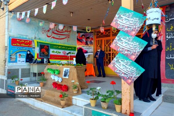نواختن زنگ انقلاب در مدارس شهرستان امیدیه