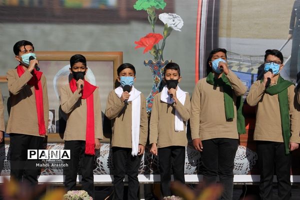 مراسم نمادین سالروز ورود امام خمینی (ره) به ایران اسلامی دراستان خراسان جنوبی