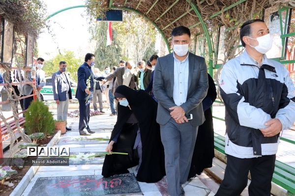 غبار روبی و گل افشانی قبور مطهر شهدای ورزشکار به مناسبت آغاز دهه فجر توسط جامعه ورزش  شهرستان شیراز