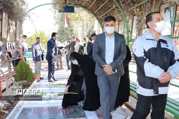 غبار روبی و گل افشانی قبور مطهر شهدای ورزشکار به مناسبت آغاز دهه فجر توسط جامعه ورزش  شهرستان شیراز
